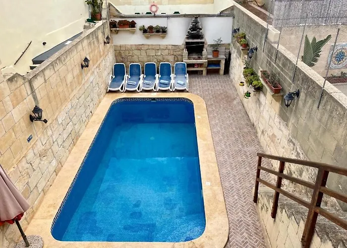 Private Pool Luxe Għajnsielem