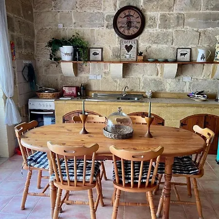 Pretty & Private Pool Villa Għajnsielem