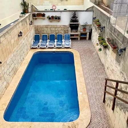 Private Pool Luxe Għajnsielem